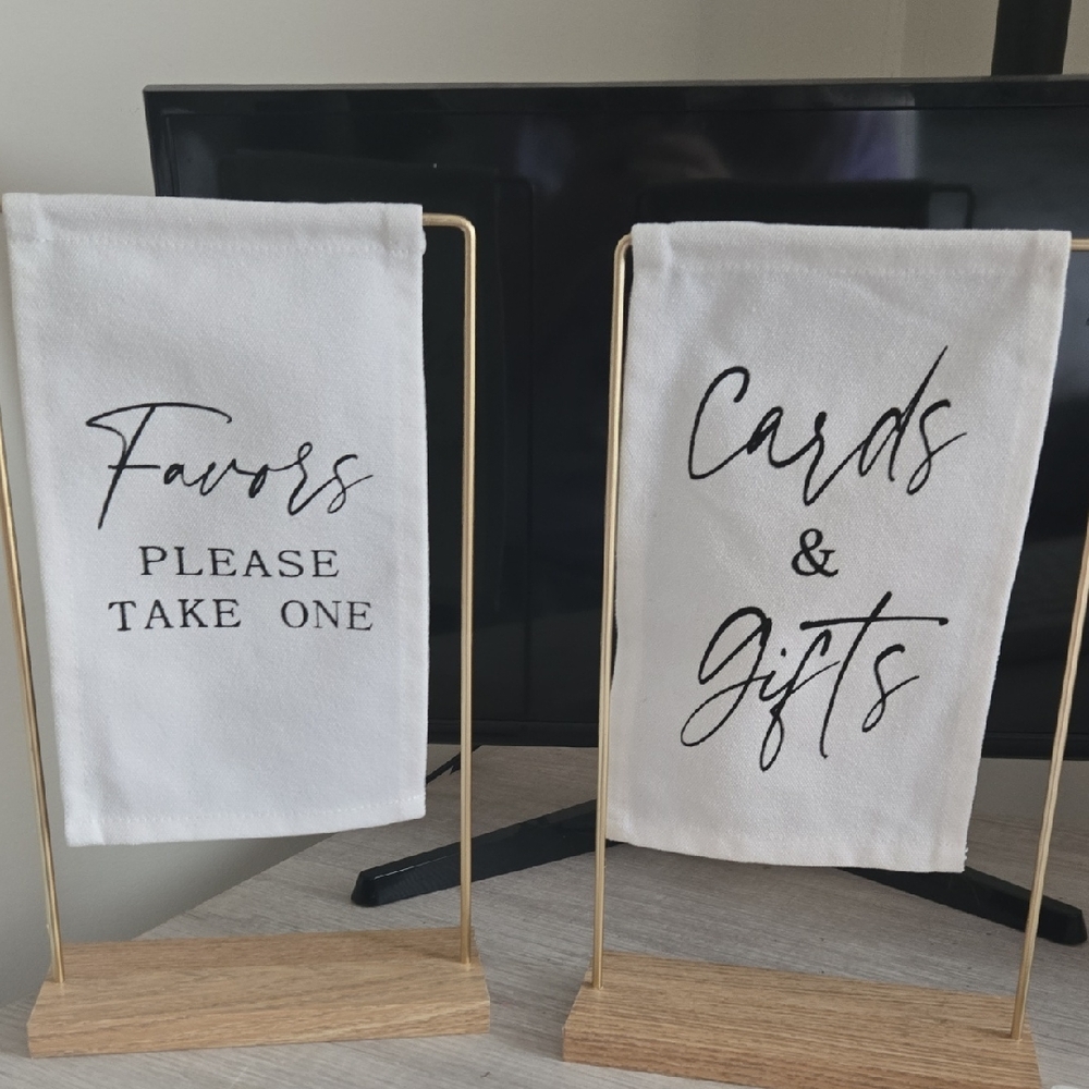 White Favor and Gift Sign Set